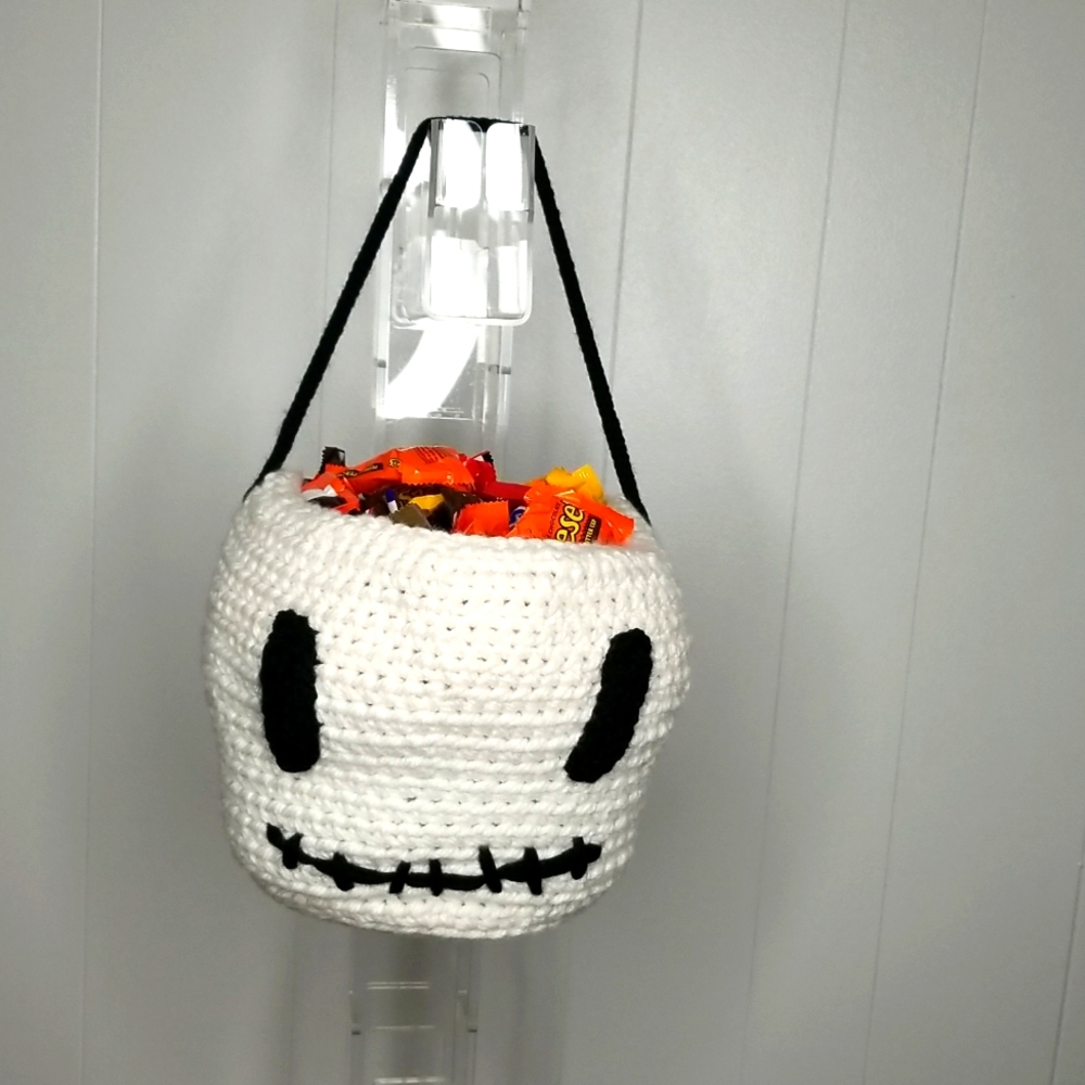 Crochet Skull Bag Bowl Basket with Handle Halloween Trick orTreat Candy Skeleton